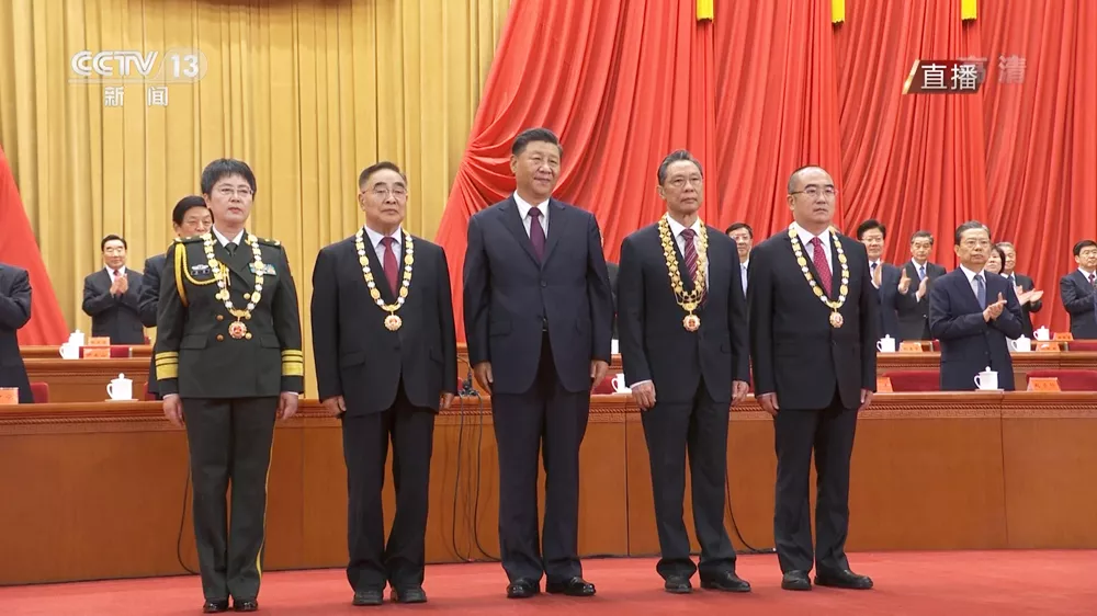 全国抗击新冠肺炎疫情表彰大会隆重举行